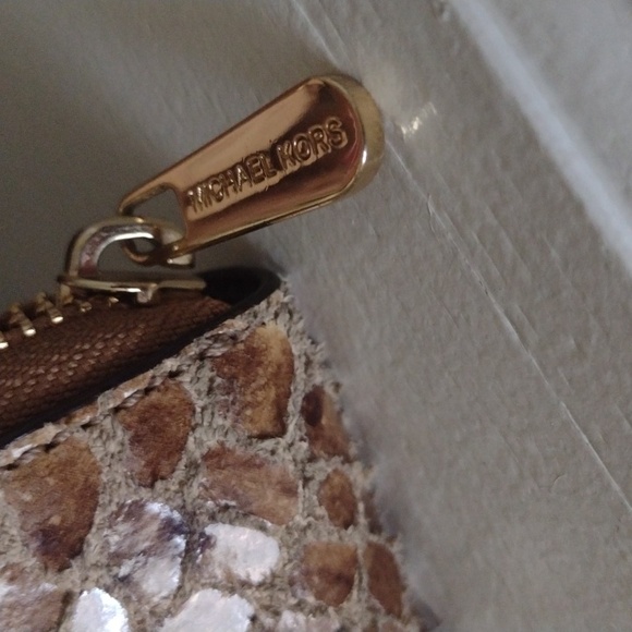 SOLD!!!  Michael Kors Snakeskin Wristlet/Wallet EUC - Picture 7 of 9